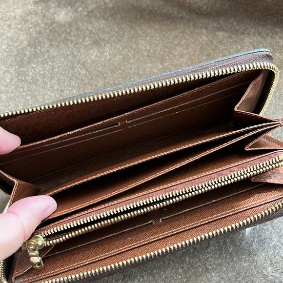LOUIS VUITTON Zippy Wallet Long Monogram - Picture 9 of 14